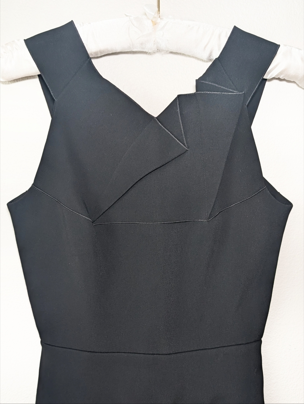 Roland Mouret Black Sleeveless Peplum Sheath Dress - Picture 2 of 13